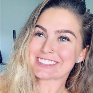 Meet your Posher, Caitlyn